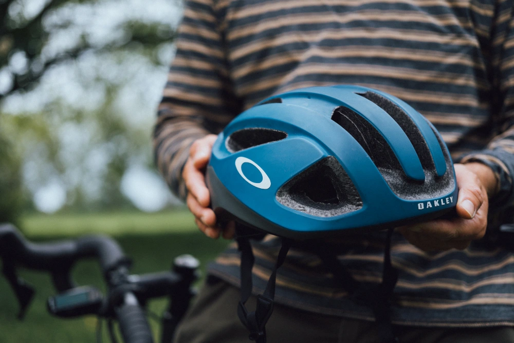 Review: Oakley Aro 3 MIPS Helmet - BASE Magazine